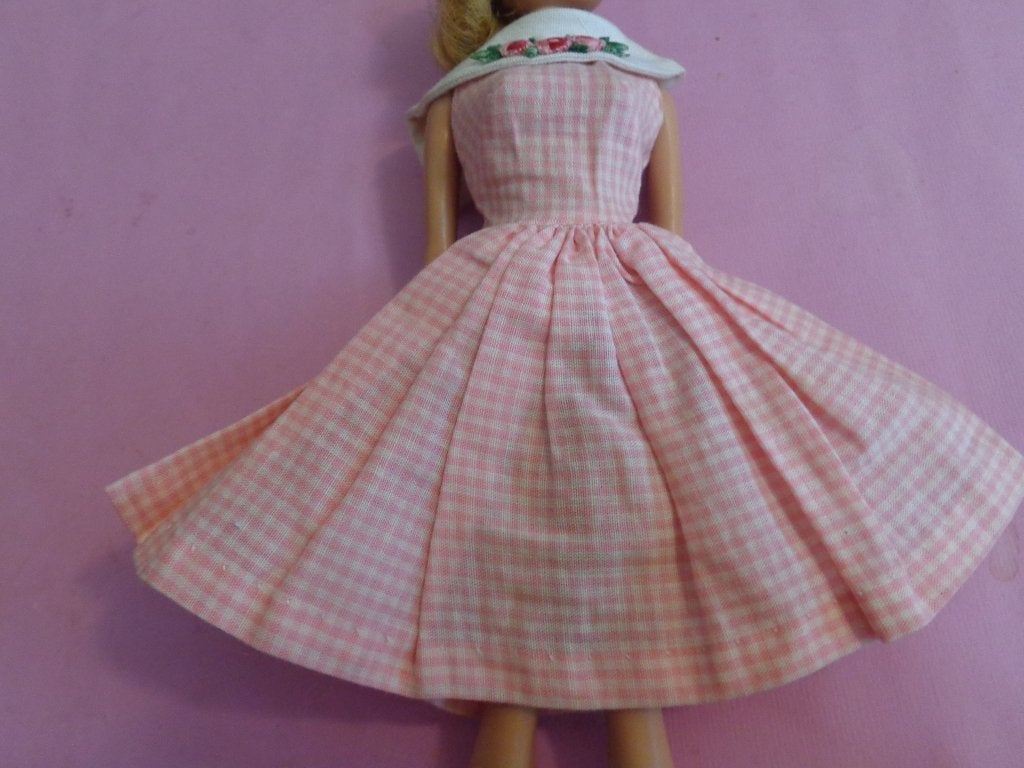 Barbie vintage Dancing Doll jurk, Ophalen of Verzenden, Gebruikt, Kleertjes