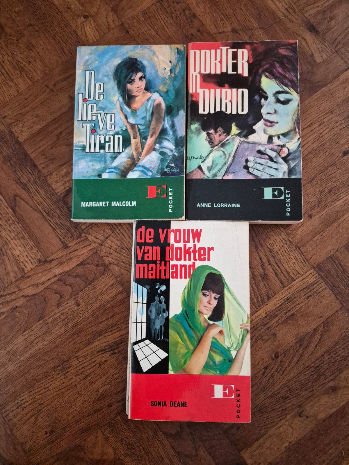 3 vintage pocketboeken, Ophalen, Gelezen, Margaret Malcolm, Anne Lorraine, Sonia Deane, Nederland