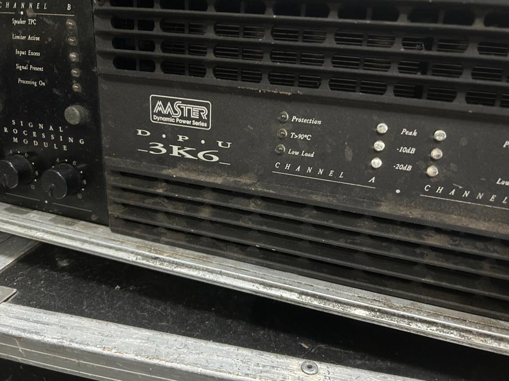2x master audio 3k6 versterker in flightcase., Ophalen, Gebruikt, Minder dan 500 watt