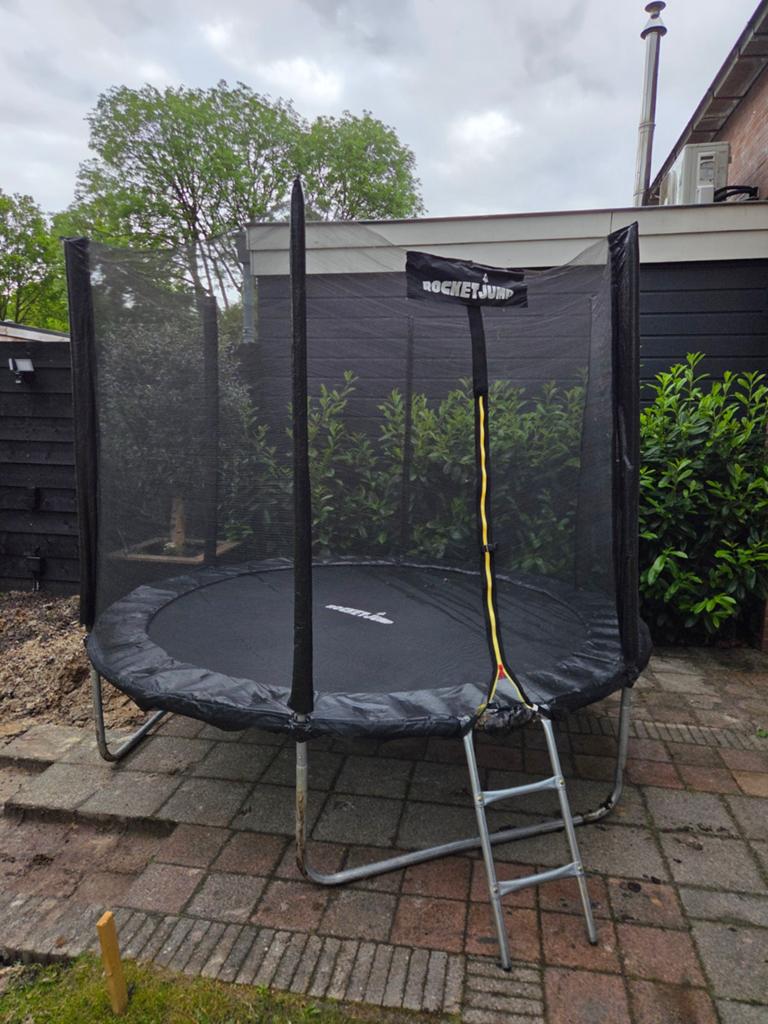 Trampoline met vangnet en trap, Ophalen