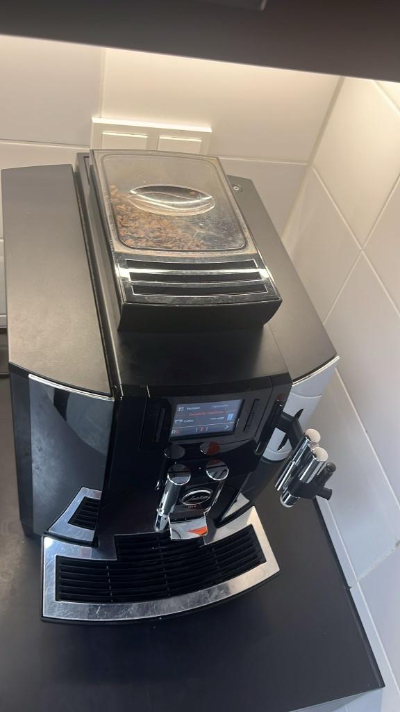 volautomatische koffiemachine | professioneel | zwart/chroom, 10 kopjes of meer, Ophalen, Gebruikt, Koffiemachine