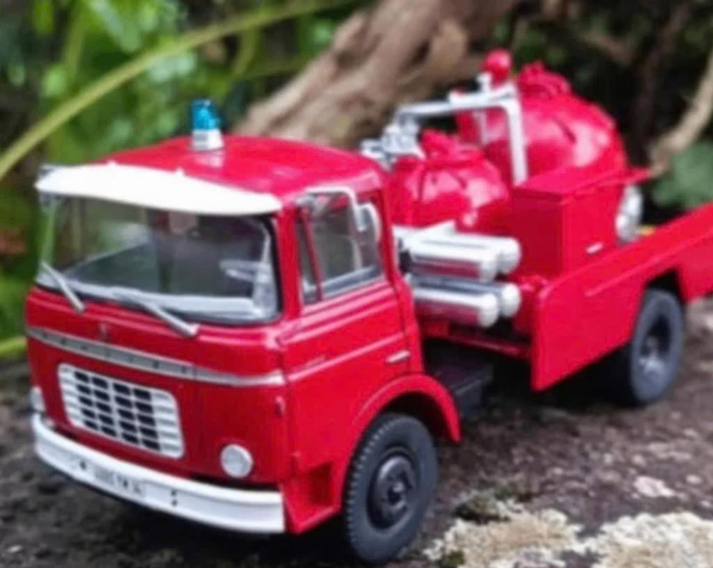Berliet GAK 50 VIP schuimblusser BRANDWEER schaal 1/43 # 65