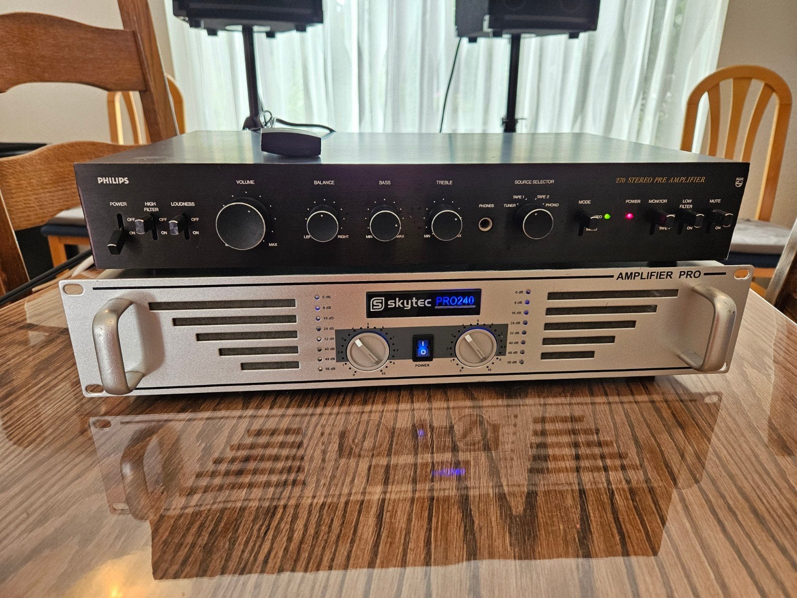 Muziek set, voor en eind versterker met boxen op standaard., Ophalen, Overige merken