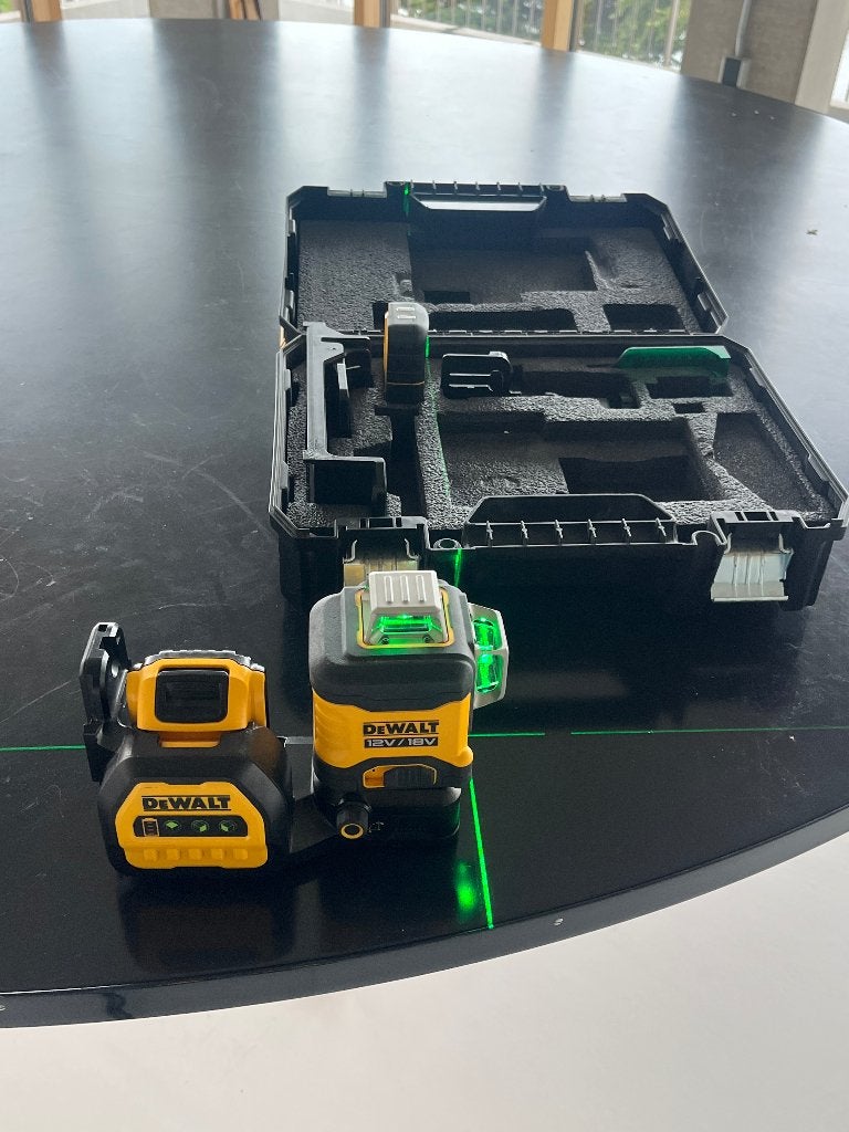 Foto 7 van DeWalt DCE089D1G 3x360 Grn Kruislijnlaser (excl. accu/lader)