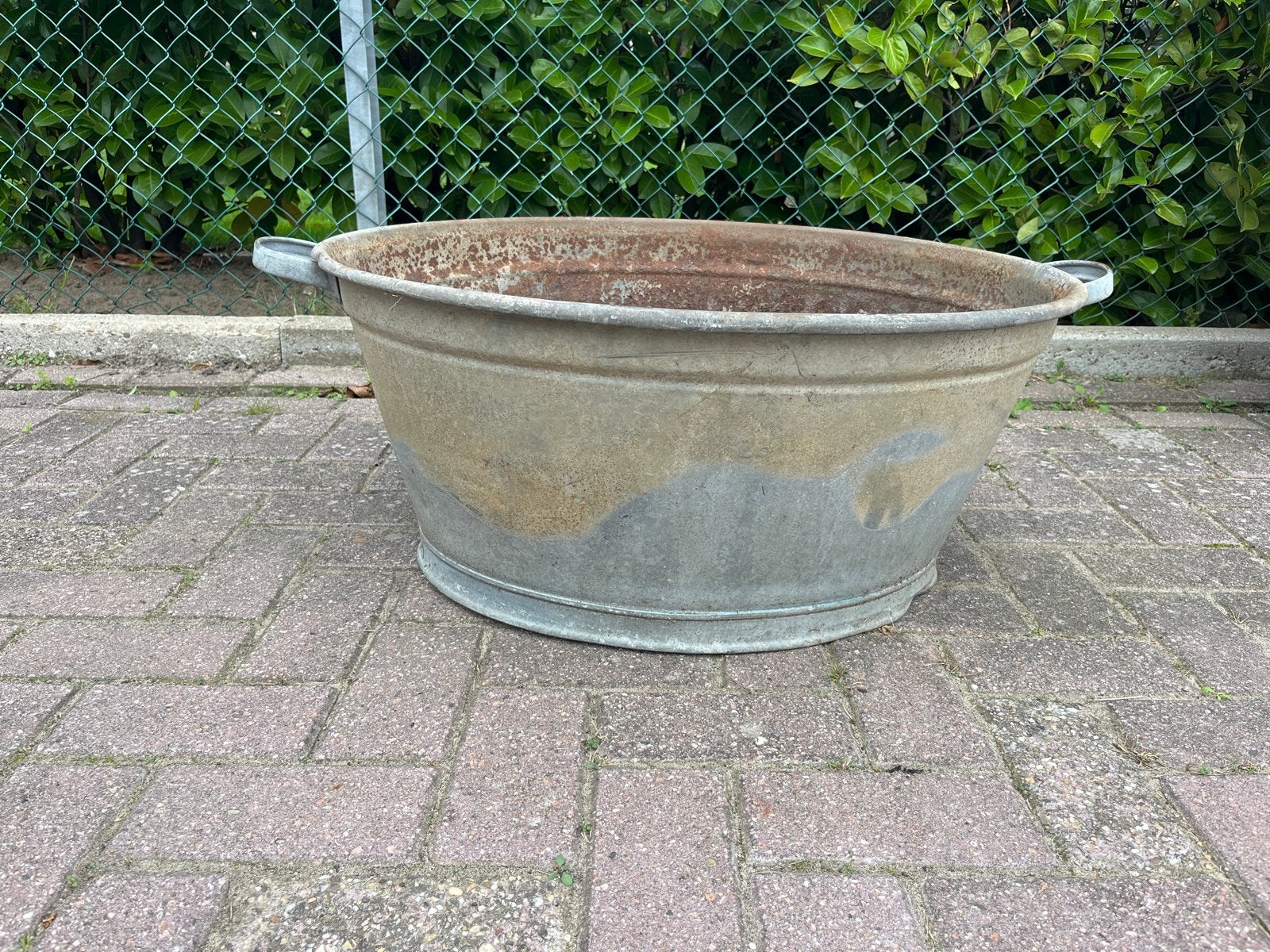 Oude Zinken Wastobbe / Plantenbak, Ophalen