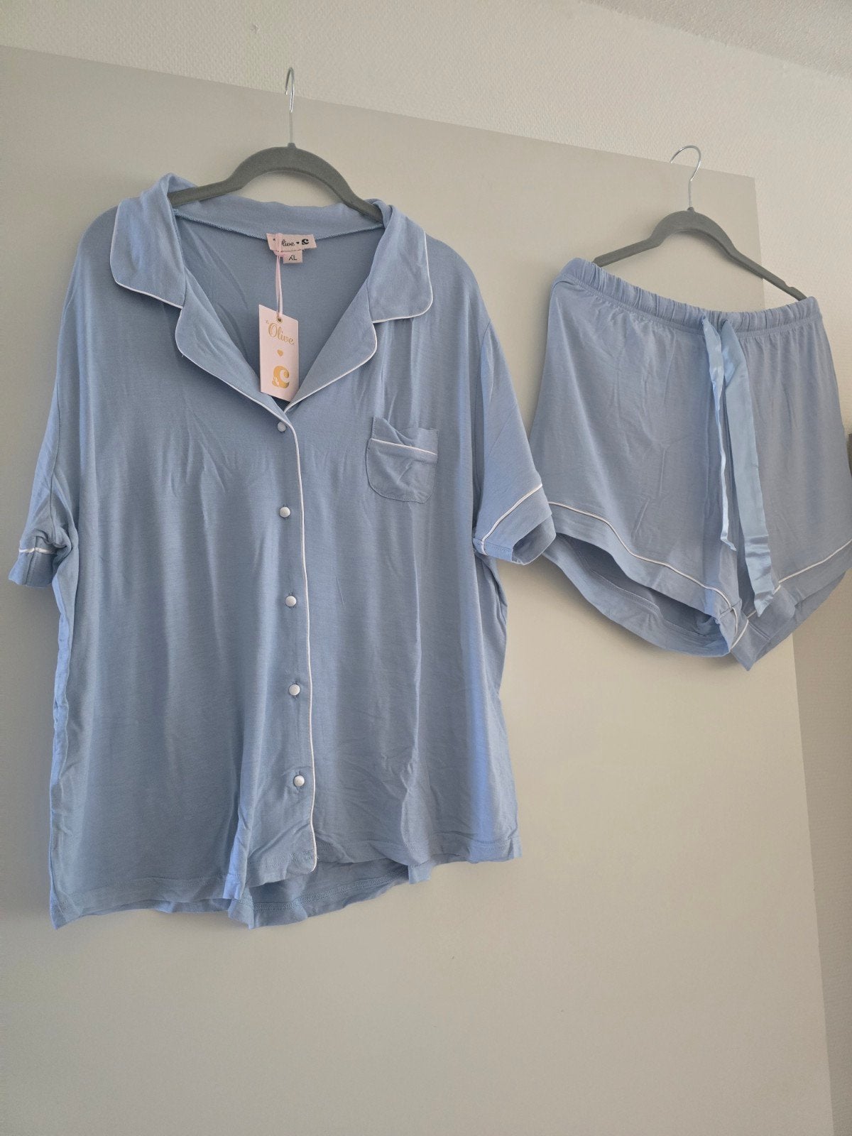 Prachtige Snow blue zomerpyjama van Le Olive, maat XL, Le Olive, Verzenden, Nieuw, Maat 46/48 (XL) of groter