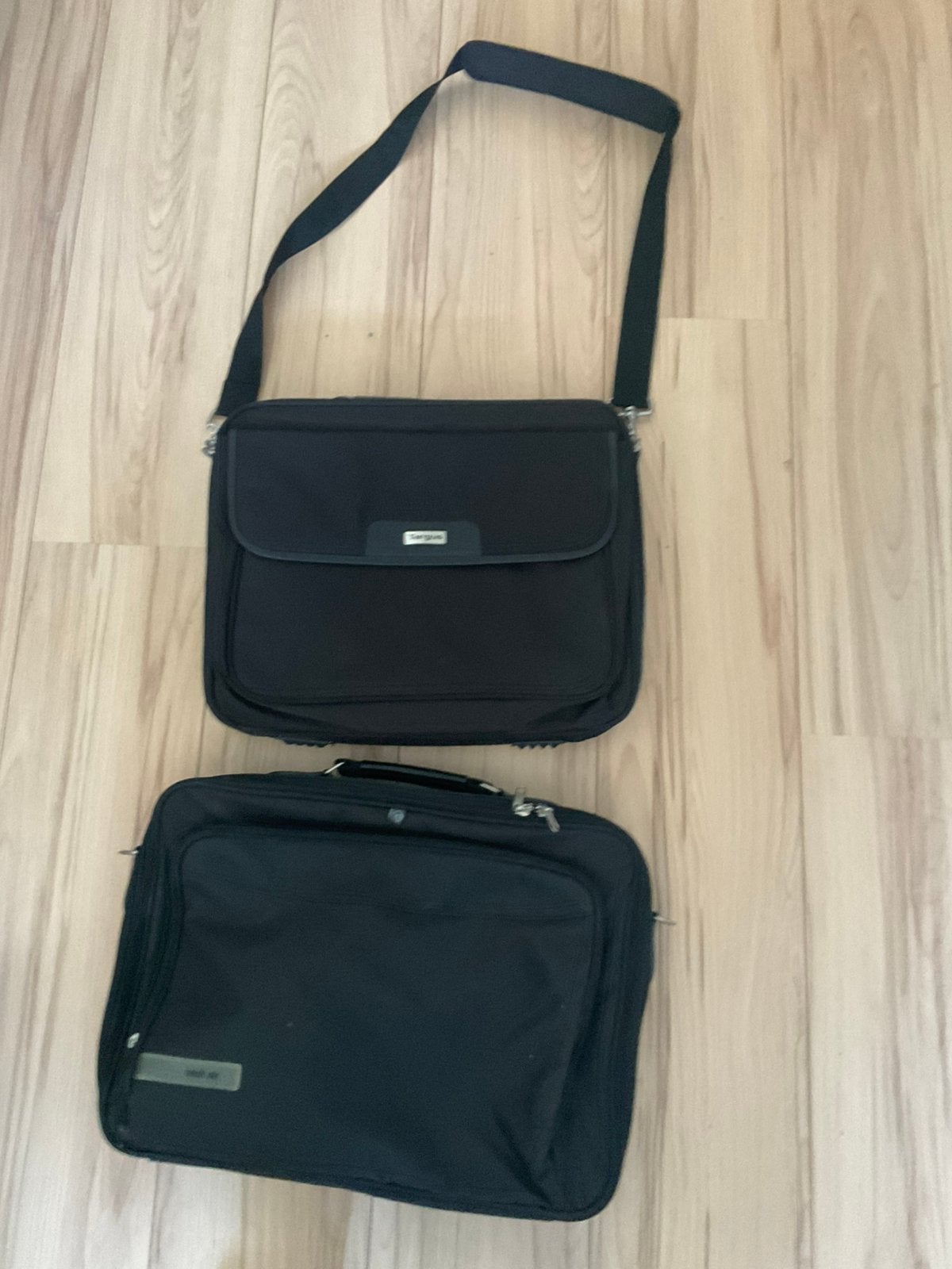 2 draagtassen voor computer ,, Computers en Software, Laptoptassen, Ophalen, Zo goed als nieuw