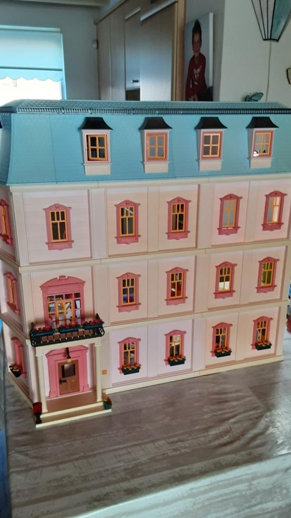 5303 poppenhuis ingericht met 9 sets, Ophalen of Verzenden, Gebruikt