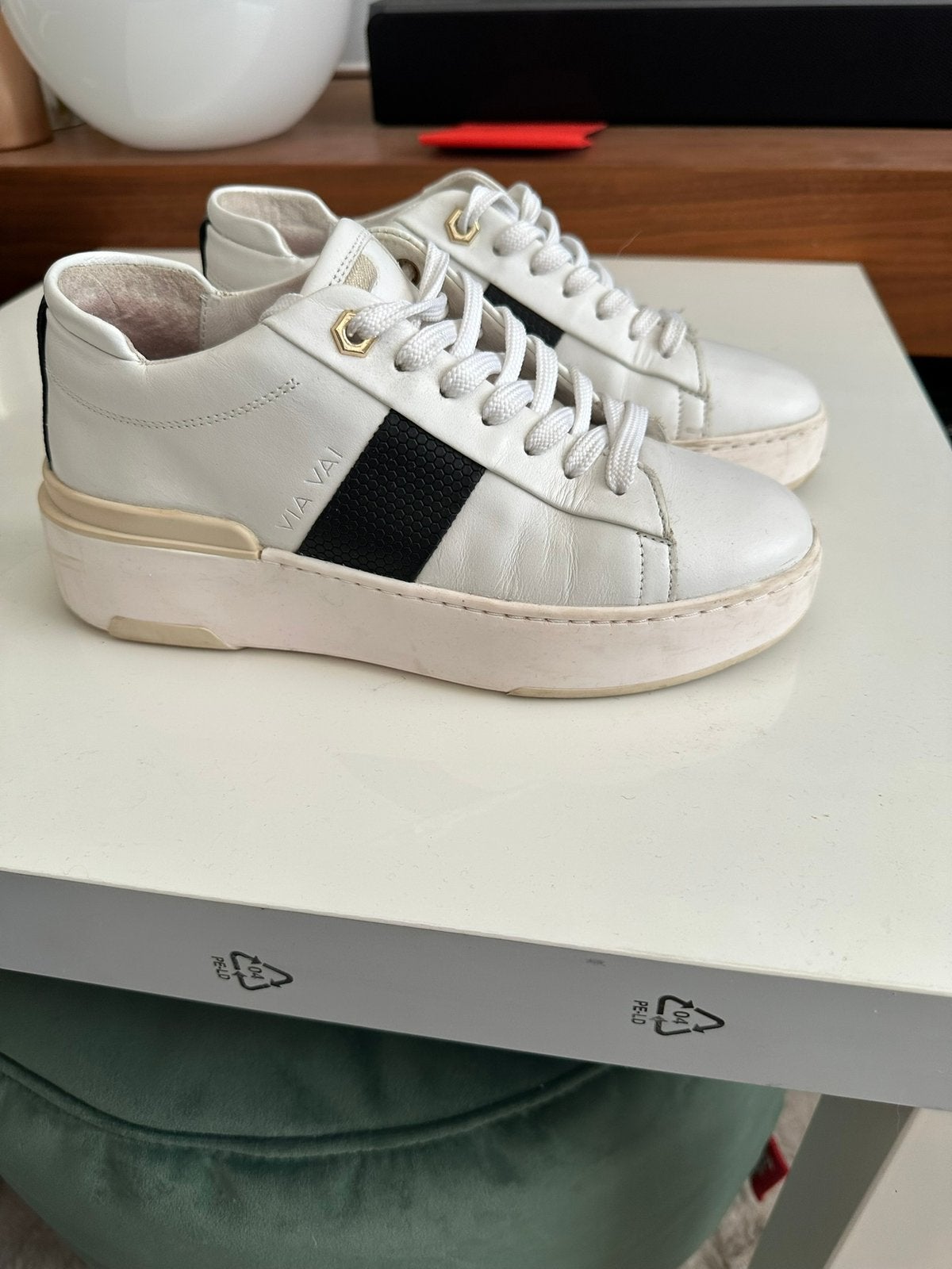 Via Vai sneakers maat 37 wit met zwart, Wit, Ophalen of Verzenden, Sneakers of Gympen, Zo goed als nieuw