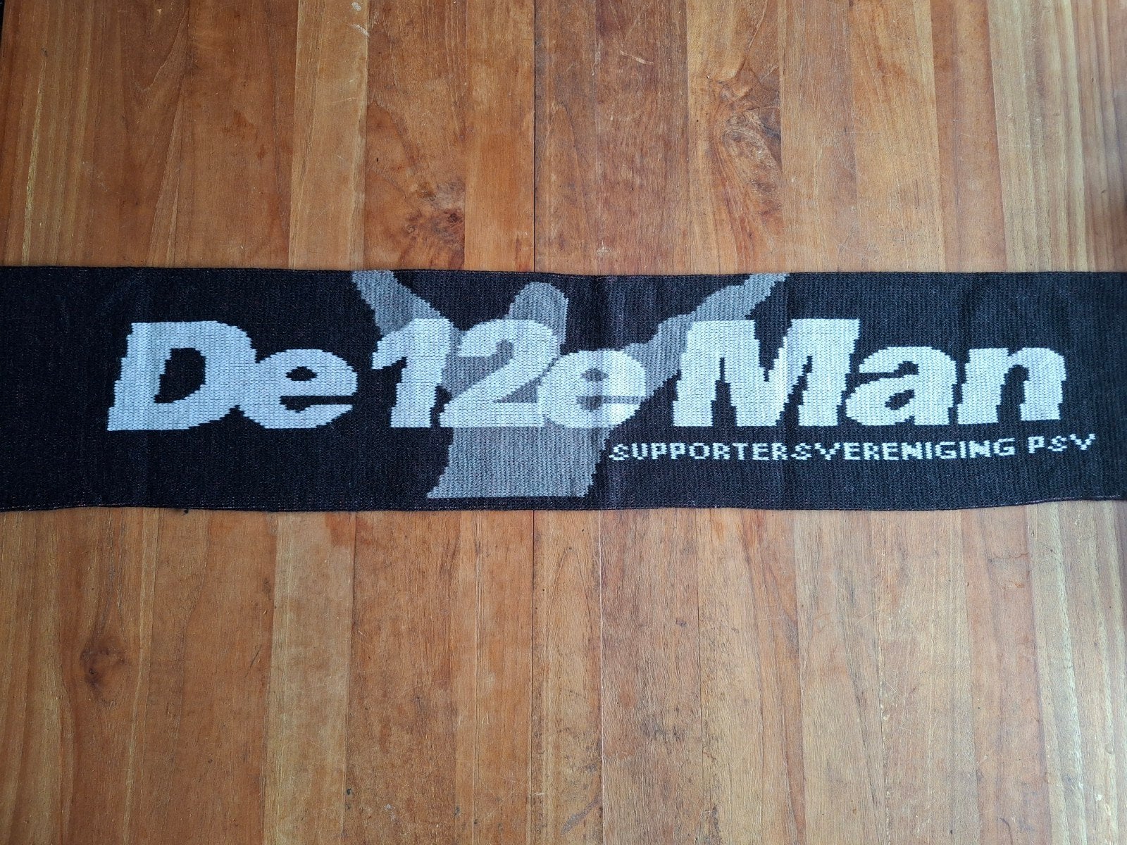 shawl / sjaal PSV Eindhoven 12e man
Since 1913

tegen elk ac, Ophalen of Verzenden, Nieuw, PSV, Vaantje of Sjaal