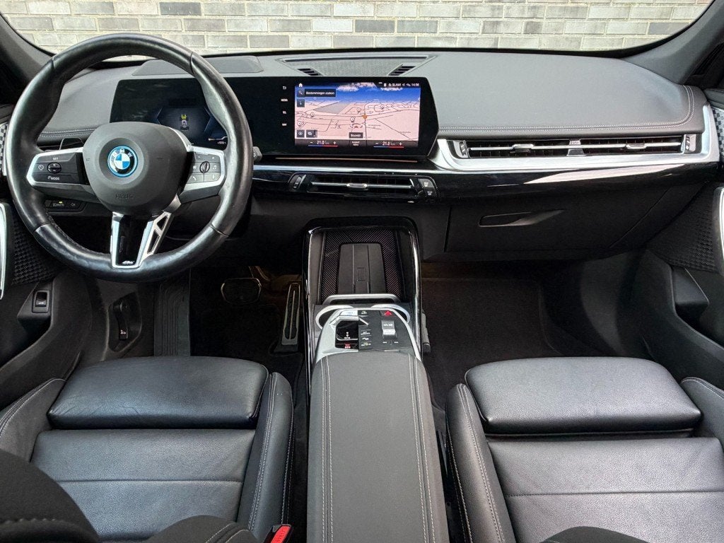 Bmw IX1 XDRIVE30 LAUNCH ED. M-SPORT - PANO - LEDER - MASSAGE, Auto's, Automaat, Verwarmde buitenspiegels, Gebruikt, Overige modellen