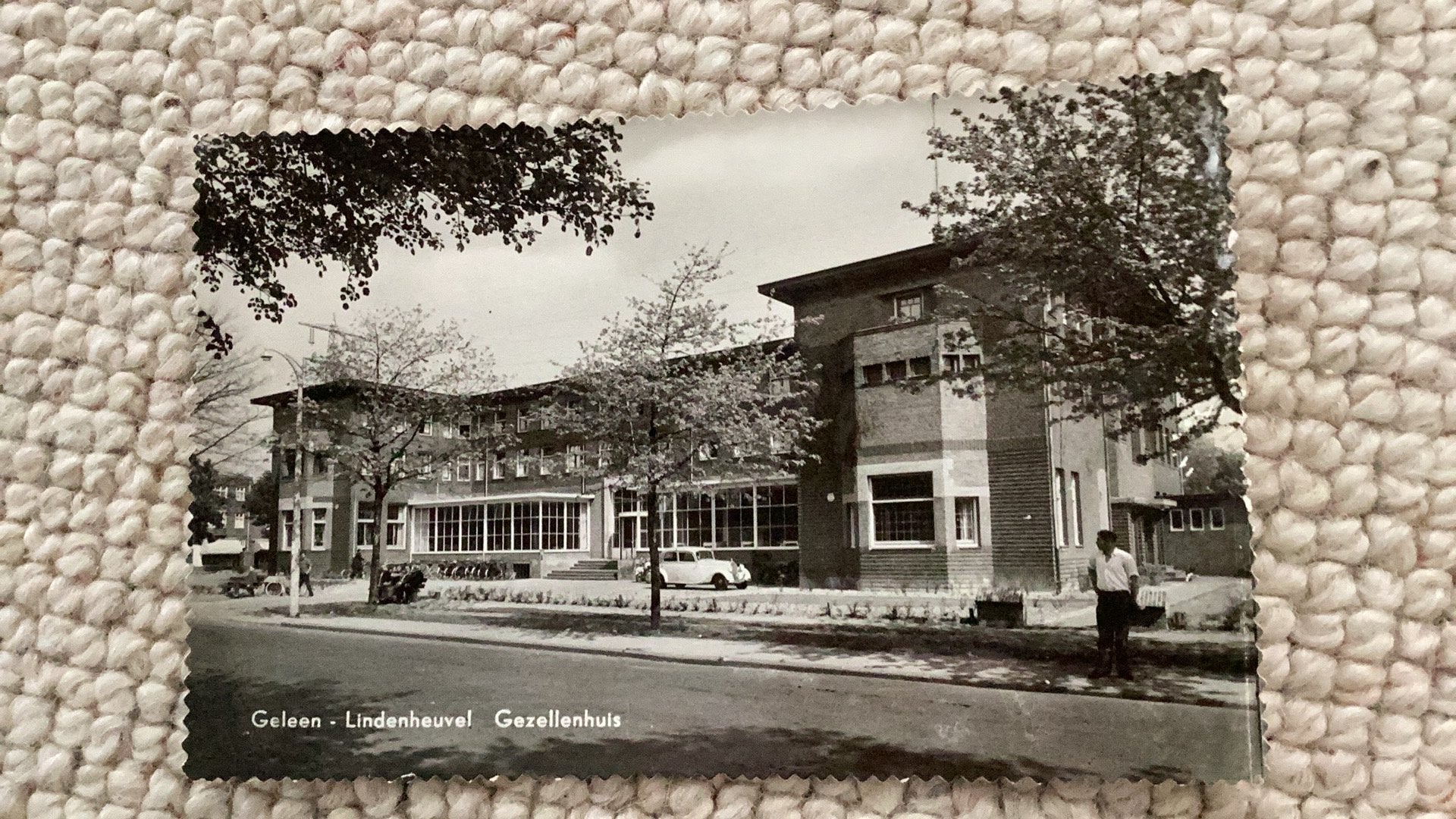 Ansichtkaart Geleen-Lindenheuvel Gezellenhuis. 923, Ophalen of Verzenden, 1940 tot 1960, Ongelopen, Limburg