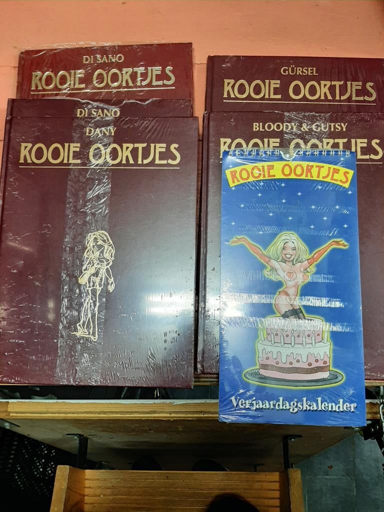 Rooie oortjes 1 tm 5 met verjaardagskalender, Meerdere stripboeken, Ophalen of Verzenden, Nieuw