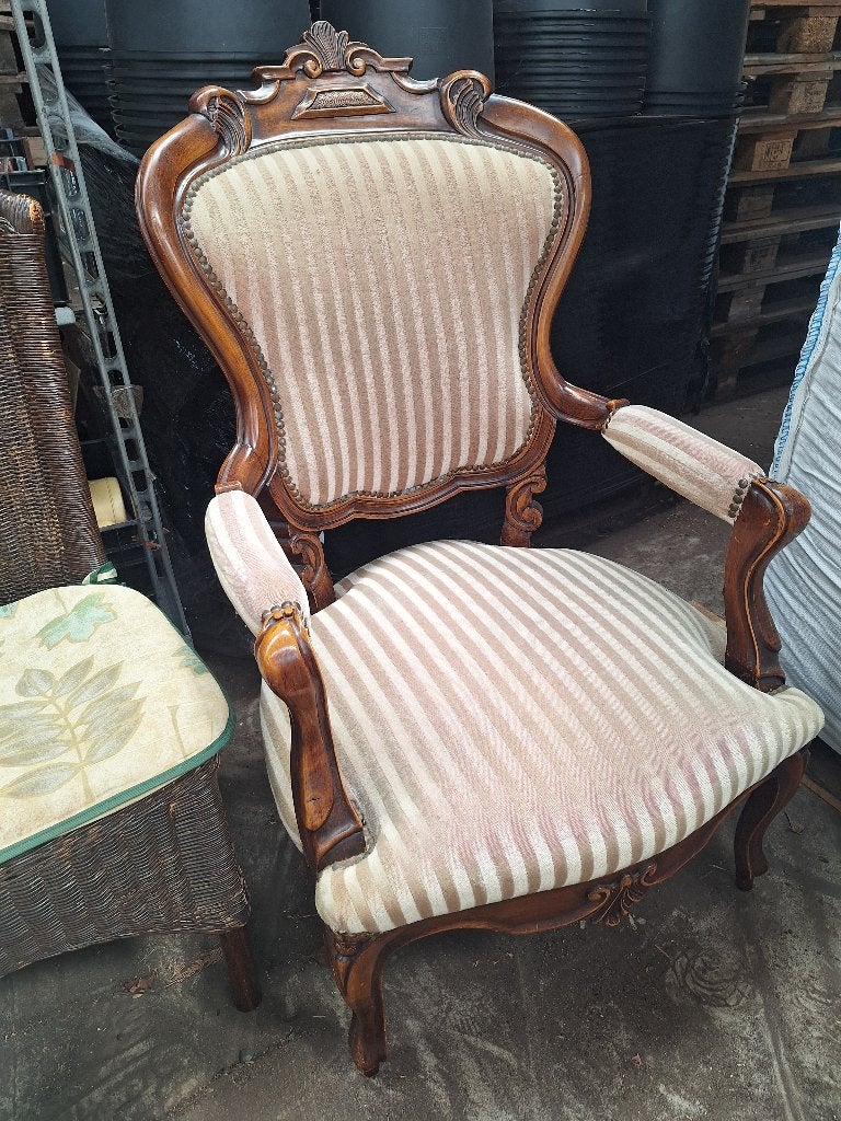 Antieke fauteuil, Ophalen