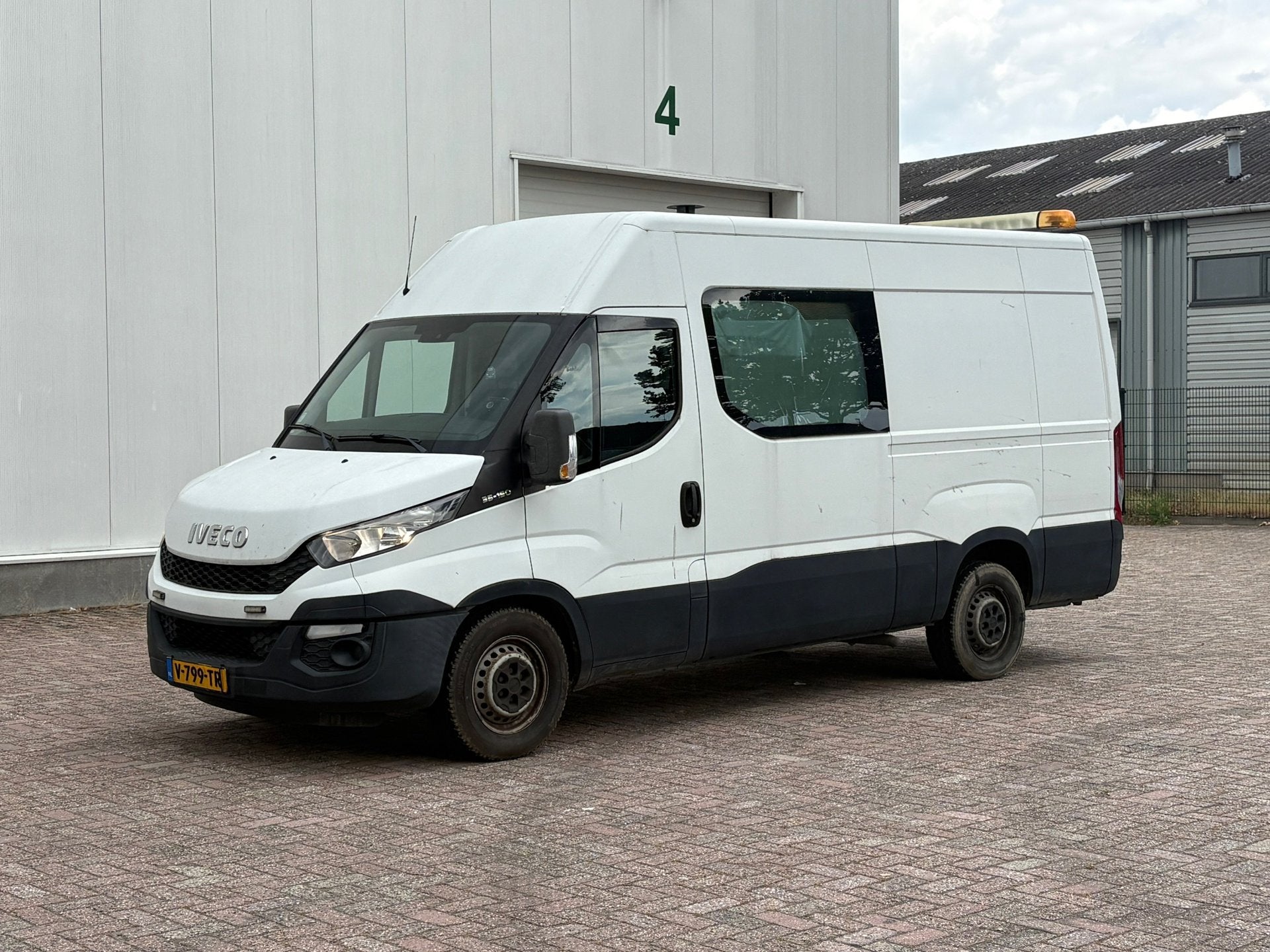 Iveco Daily 35S15V 2.3 352 H3 L3 Werkplaatsinrichting, Auto's, 13 km/l, Euro 5, Gebruikt, Zwart