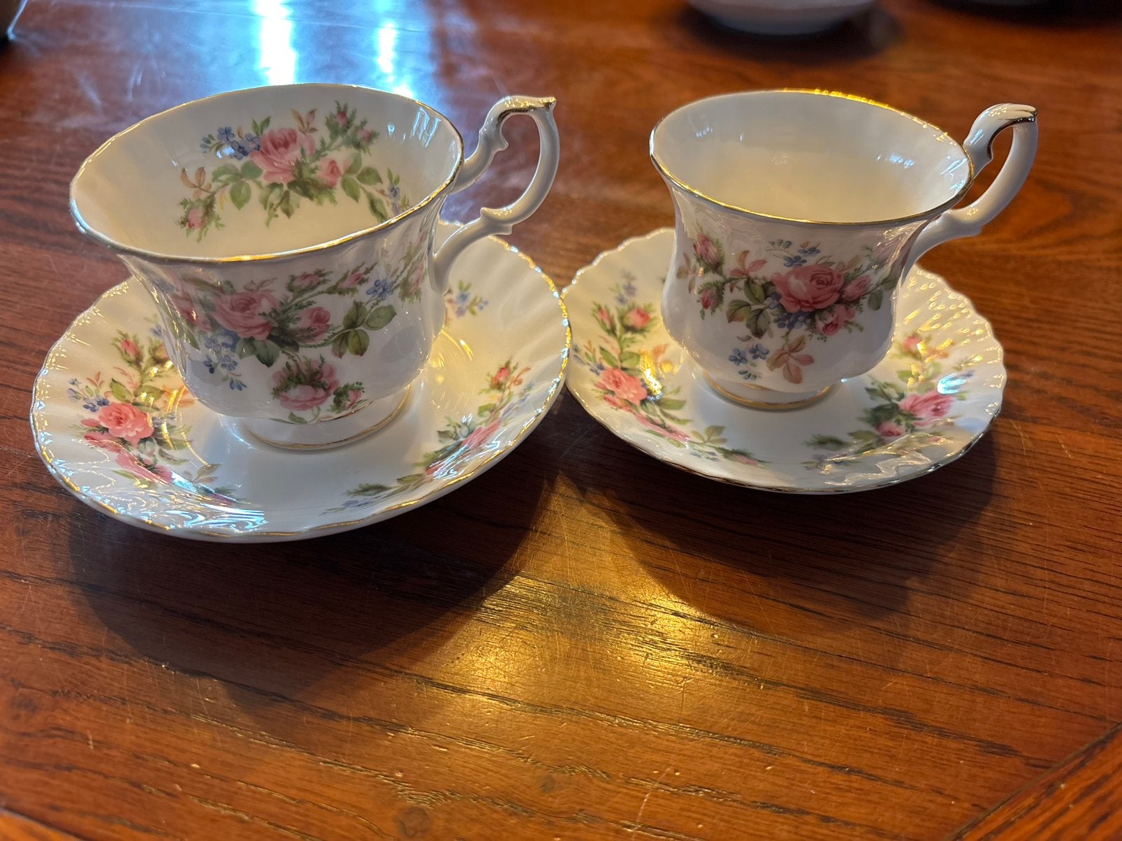 Royal Albert Moss Rose, Ophalen of Verzenden, Gebruikt, Porselein, Kop en/of schotel