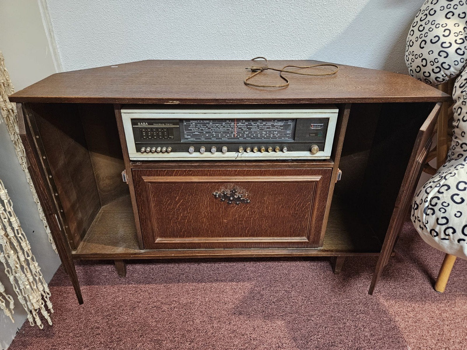 antieke kast met radio, Ophalen