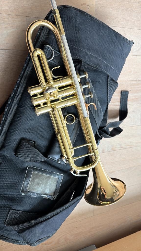 Cadeson TR-ONE Trompet - Goudlak - Serie nr 64887, Verzenden, Gebruikt, Bes-trompet, Met koffer