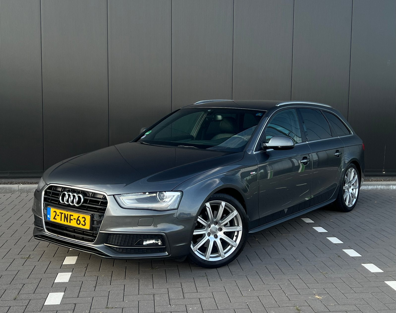 Audi A4 1.8 Tfsi 125KW Avant Multitr. 2014 Grijs 3x S-Line, Euro 5, Zwart, 4 cilinders, 1505 kg