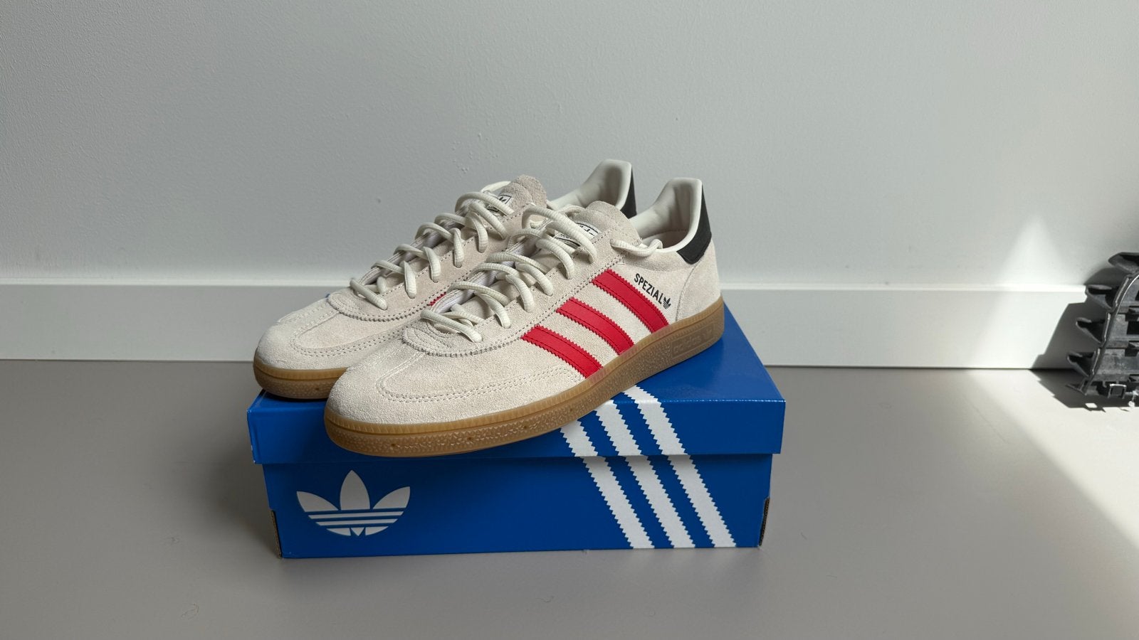Adidas Spezial Ajax Edition Maat 44, Ophalen of Verzenden, Nieuw, Wit, Sneakers of Gympen