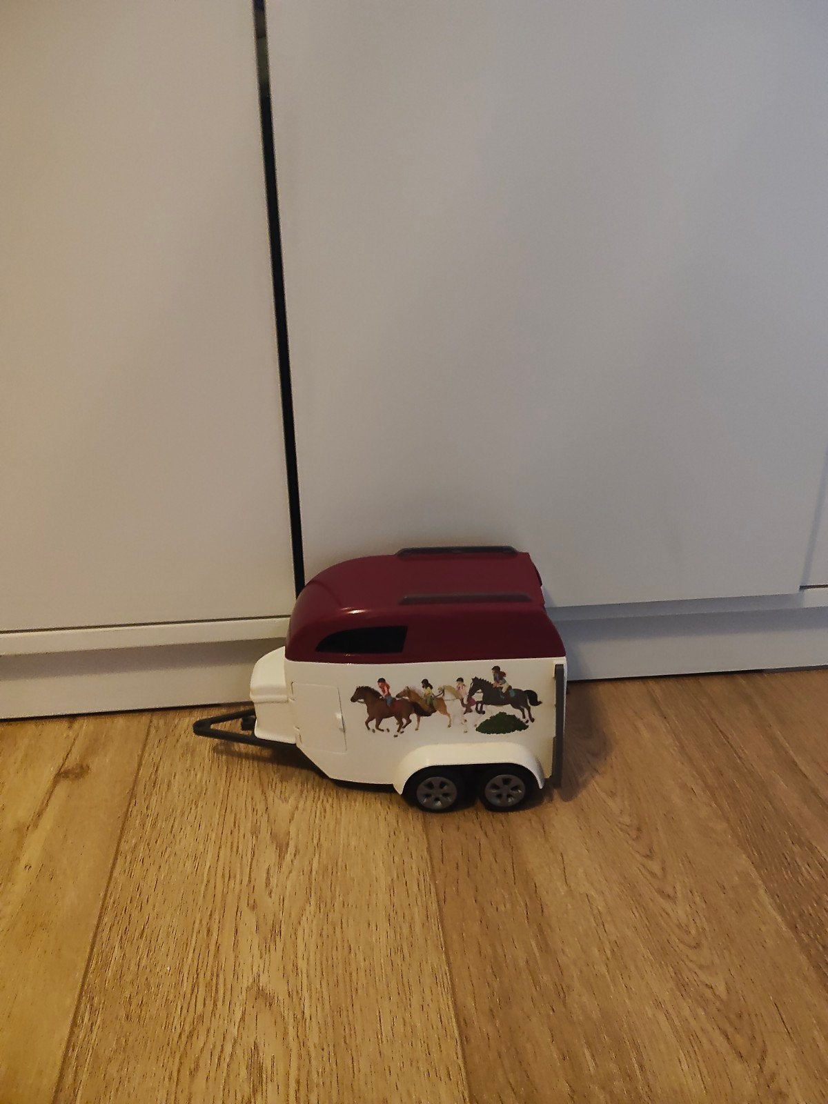 Schleich paardentrailer met Fries paard, Ophalen of Verzenden, Gebruikt, Meisje