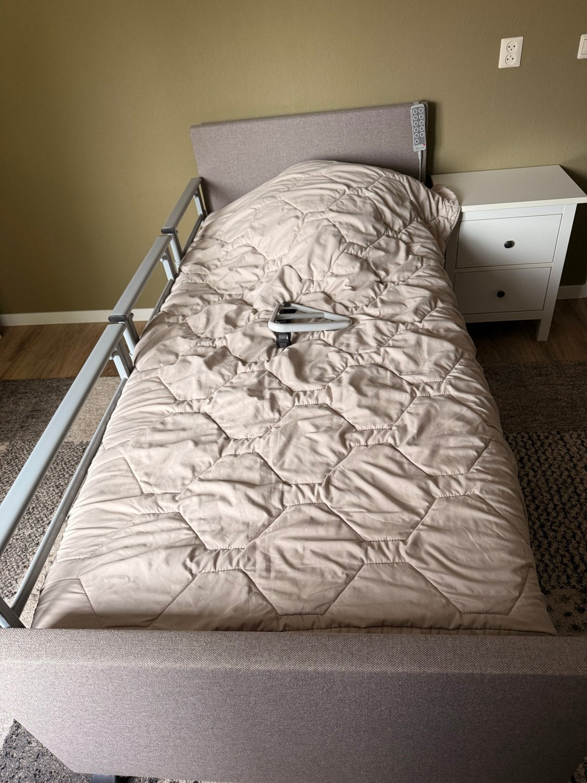 Elba Royal Hoog-Laag Bed 90x200 met Papegaai en Zijhek, Verstelbaar, 90 cm, Eenpersoons, Beige