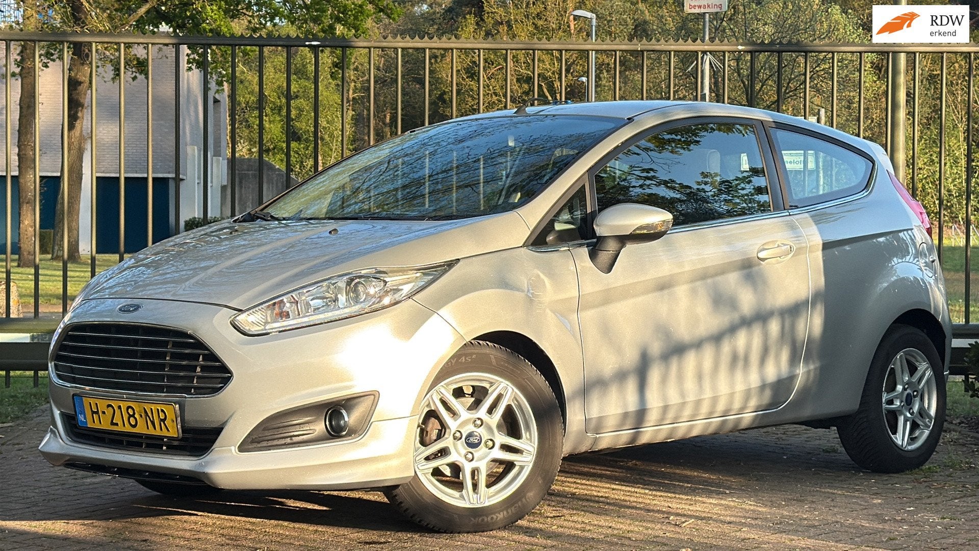Ford Fiesta 1.0 EcoBoost Sport Motor Tikt! HANDEL/EXPORT, Auto's, Voorwielaandrijving, 125 pk, 23 km/l, Verwarmde buitenspiegels