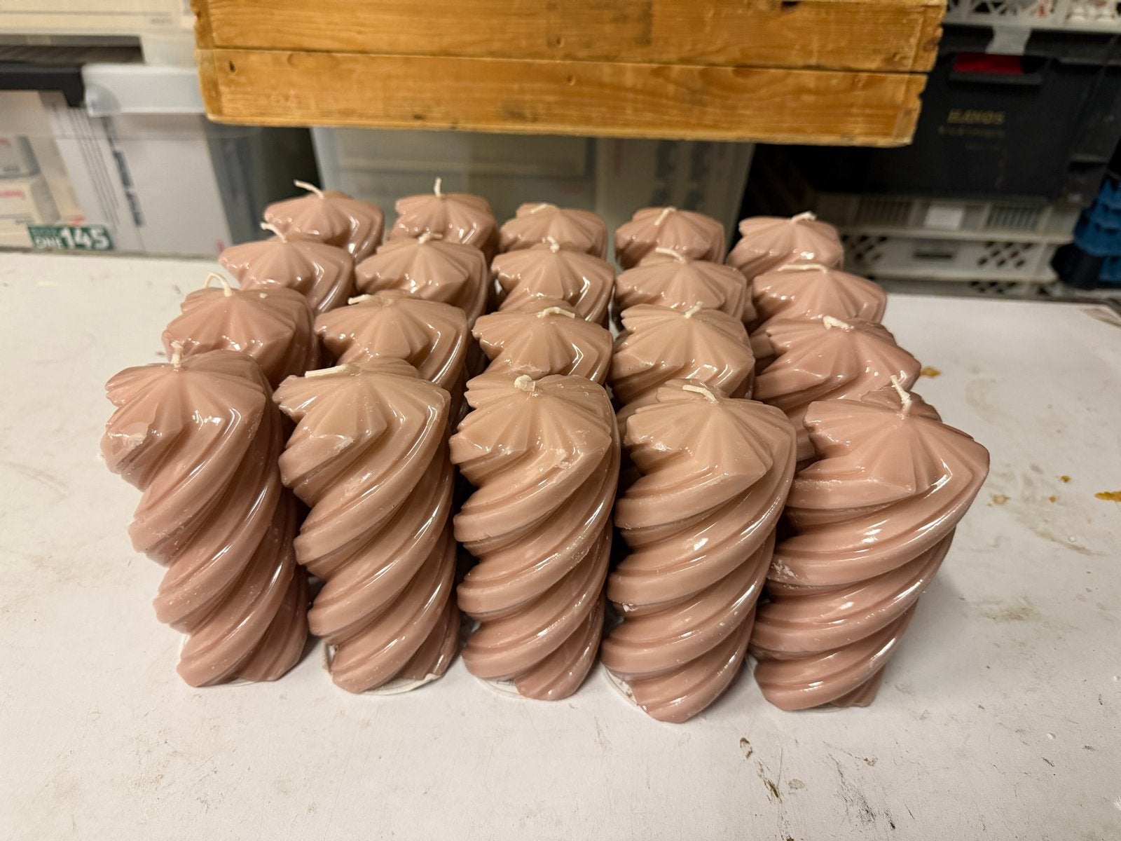 Riviera Maison Twisted Pillar Kaarsen Pink - 20 stuks, Ophalen of Verzenden, Roze, Kaars, Was
