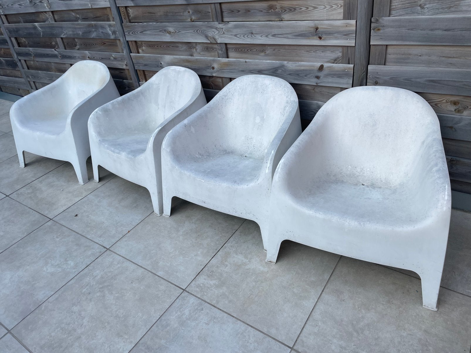 4 witte kunststof kuipstoelen, Tuin en Terras, Ophalen, Zo goed als nieuw, Kunststof