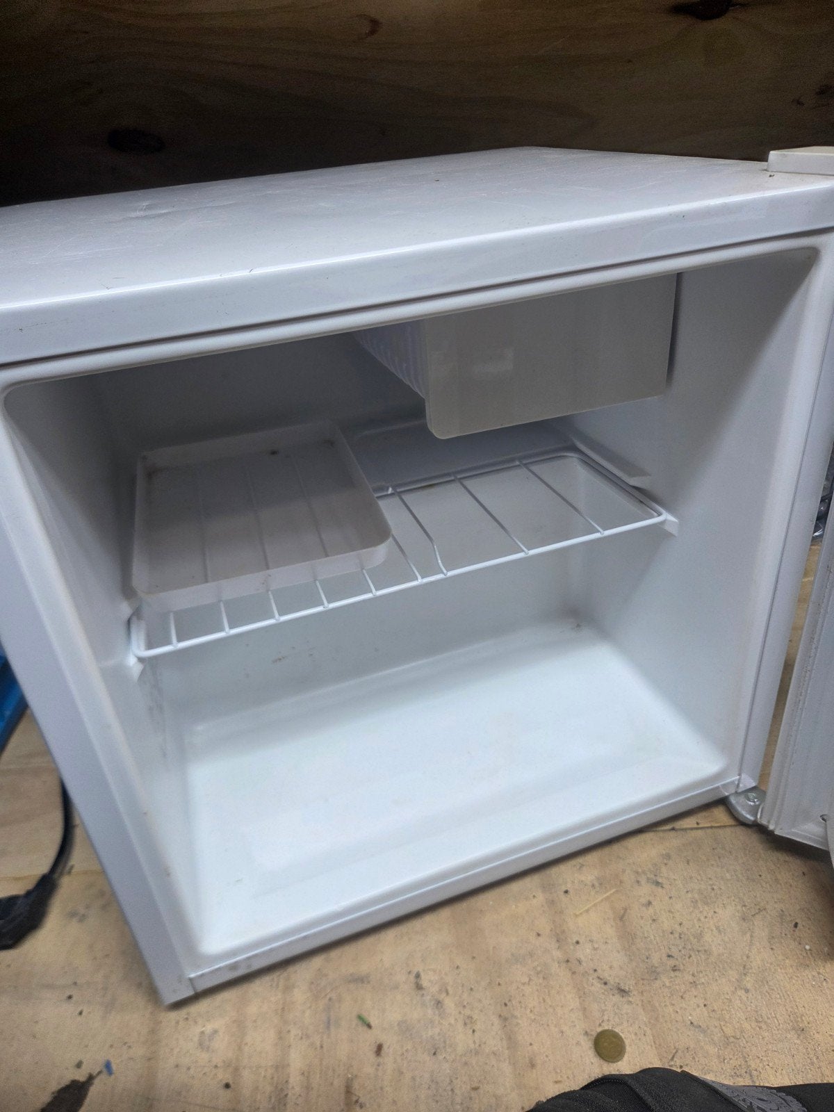 Mini koelkast voor slaapkamer, camper of caravan, Ophalen, Gebruikt, Minder dan 75 liter, Met vriesvak