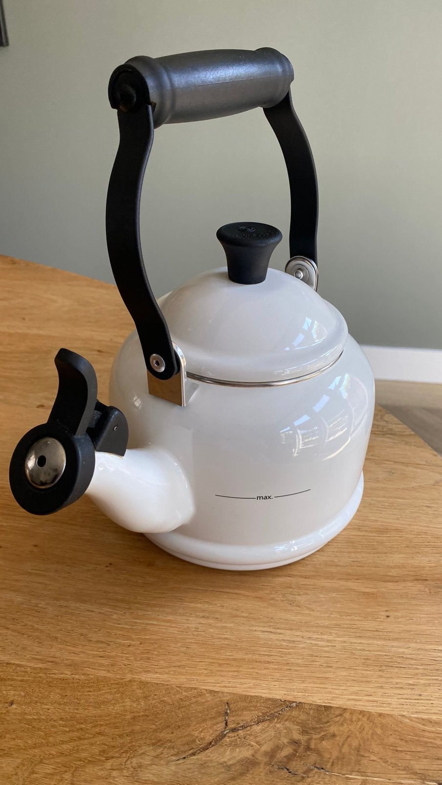 Le Creuset fluitketel, met mooie ronde deksel, 2 liter of meer, Ophalen of Verzenden, Zo goed als nieuw