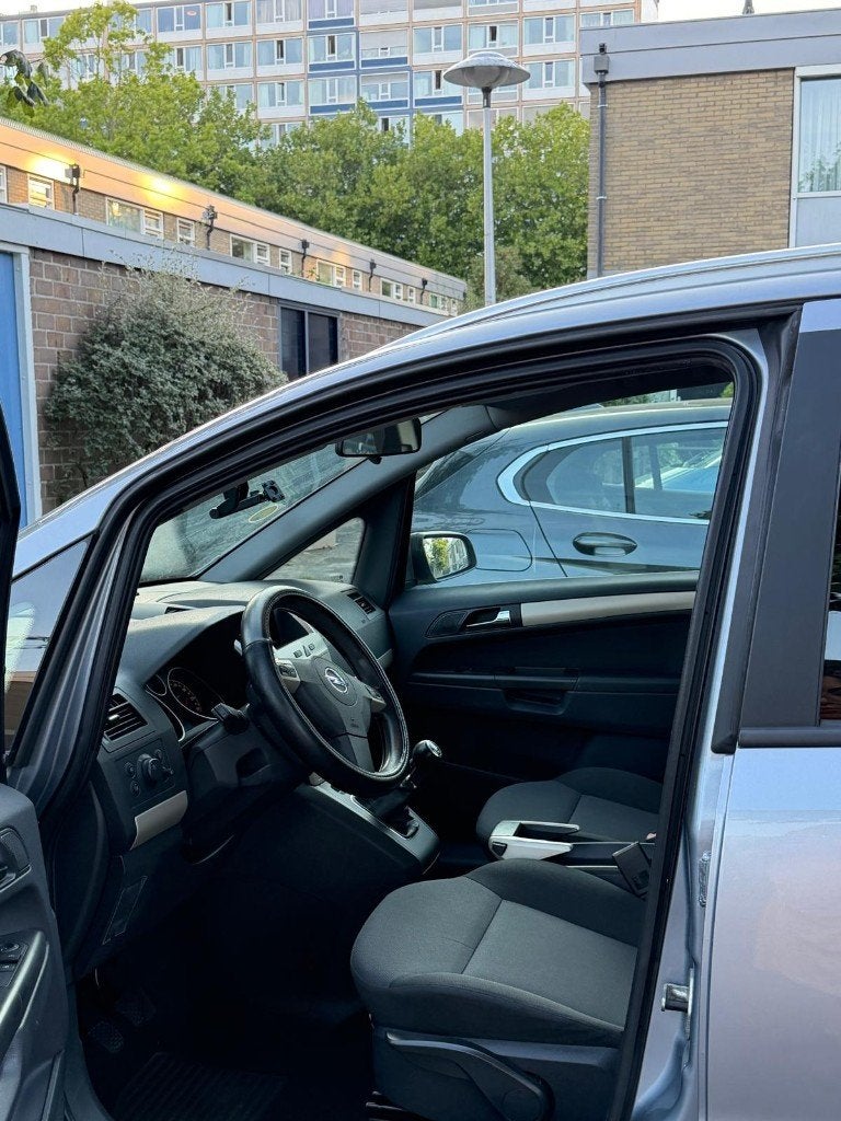 Opel Zafira 1.8 2008 Grijs, Voorwielaandrijving, Stof, Beige, 4 cilinders