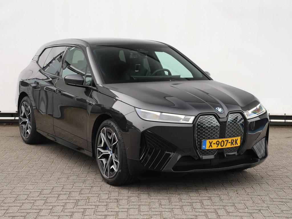 BMW iX xDrive40 Business Edition Plus 77 kWh | 360 camera, Automaat, Stof, Gebruikt, 495 min