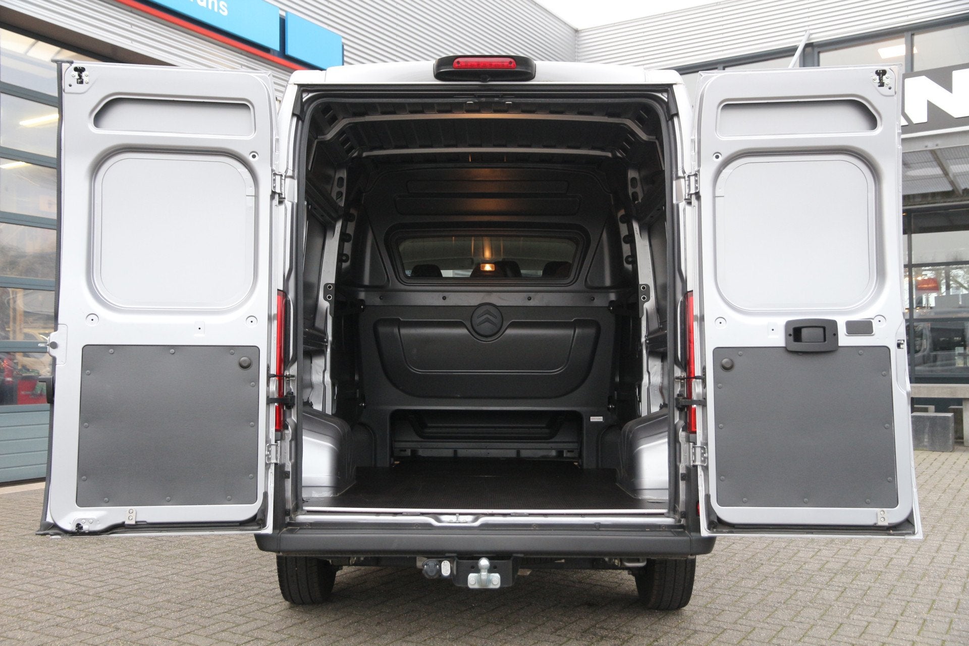 Fiat Ducato 2.2 BlueHDi 140 | DC | L2H2 | 8.800KM | Navi | C, Voorwielaandrijving, Gebruikt, 4 cilinders, 3000 kg