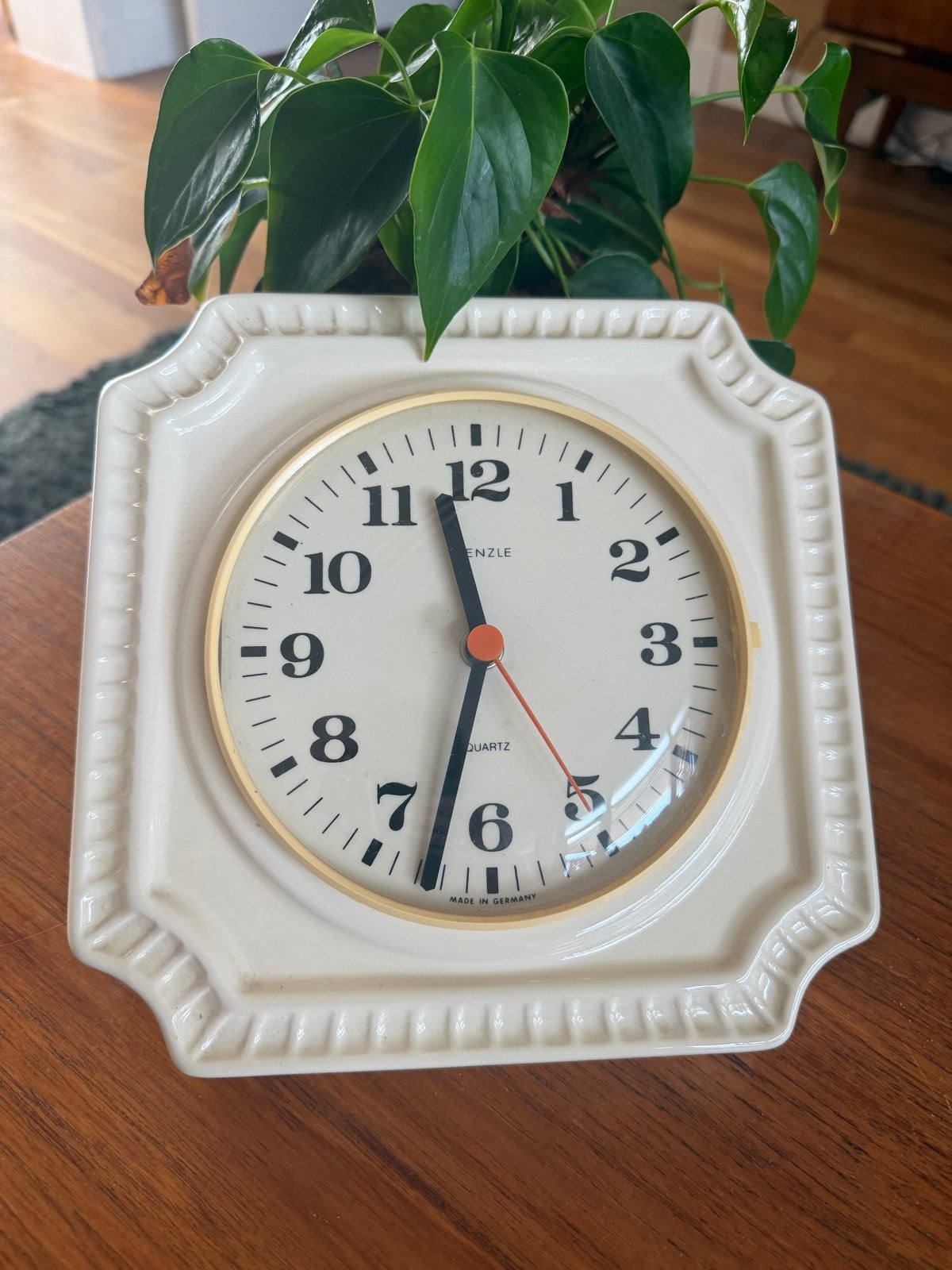Vintage Kienzle keramieken wandklok op batterij, Ophalen of Verzenden