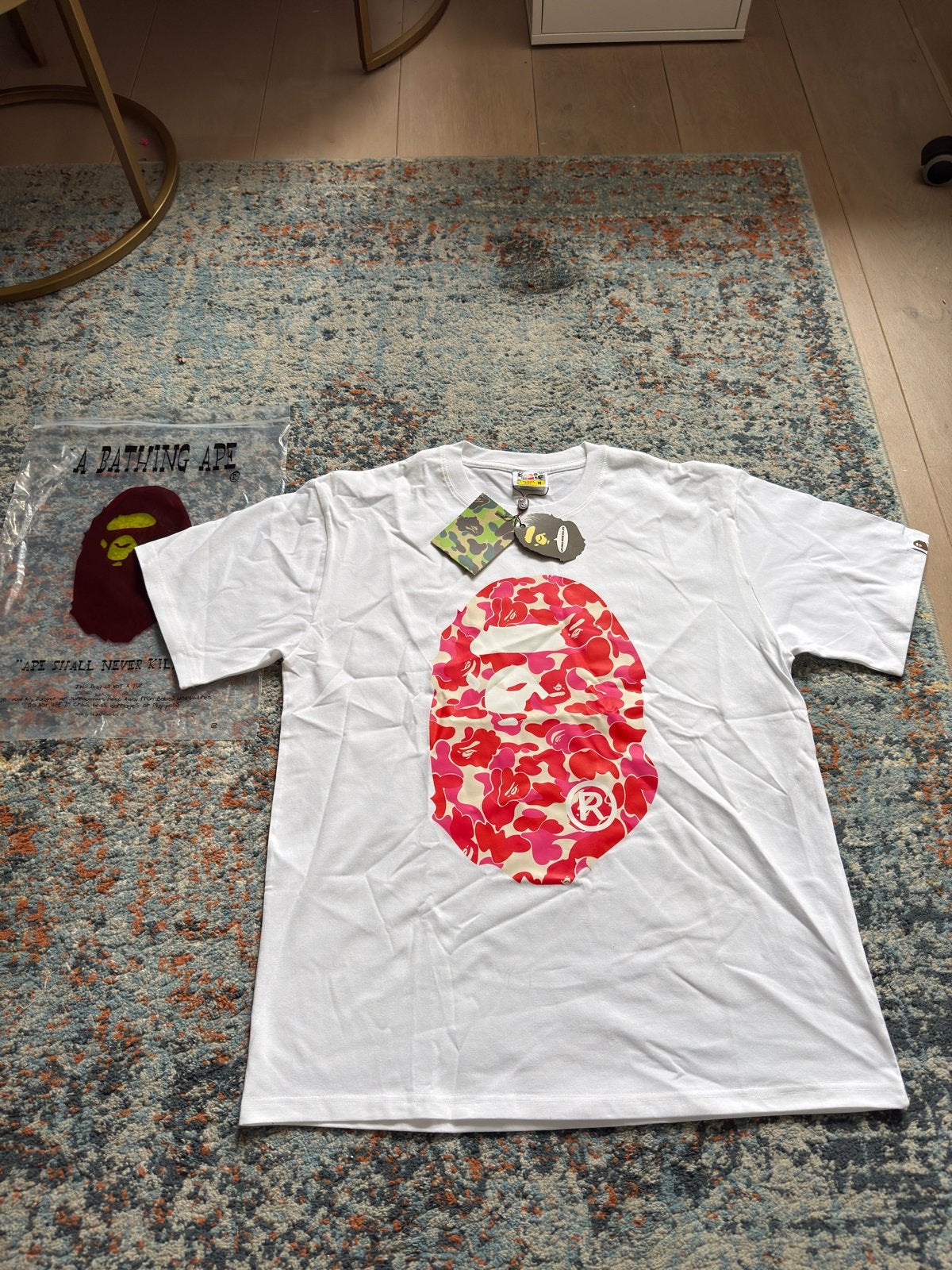 A Bathing Ape BAPE T-shirt rood camo maat L, Ophalen of Verzenden, Nieuw, Maat 52/54 (L), Wit