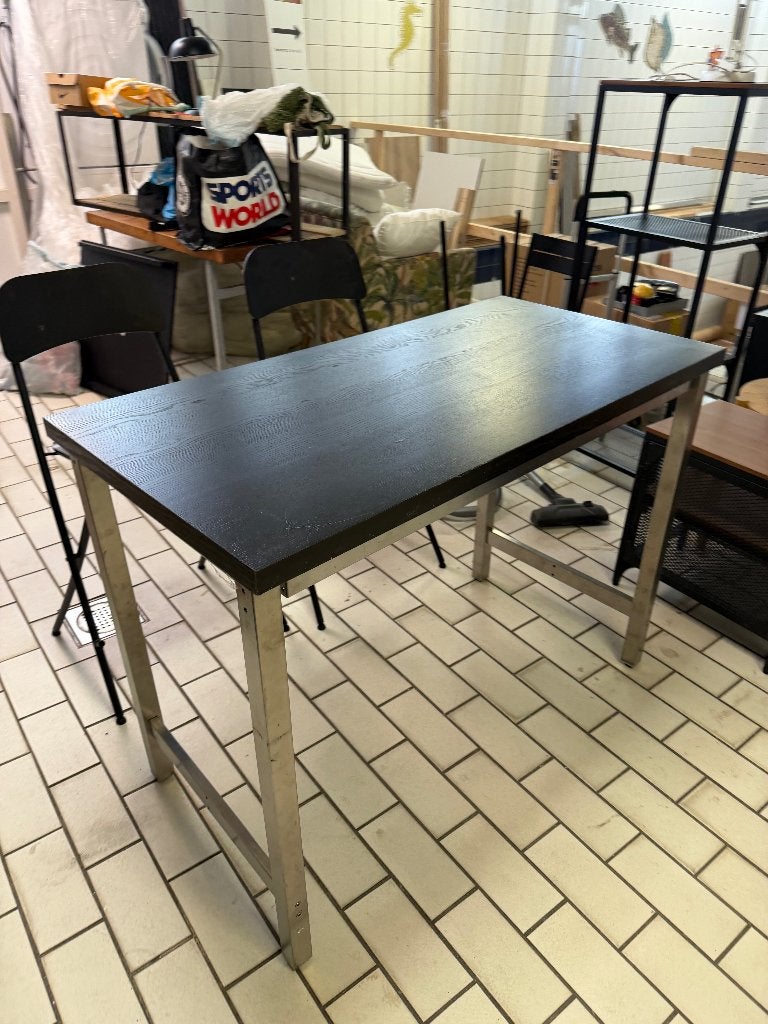 IKEA VIHALS bartafel zwart + 2 barkrukken, Ophalen, Gebruikt