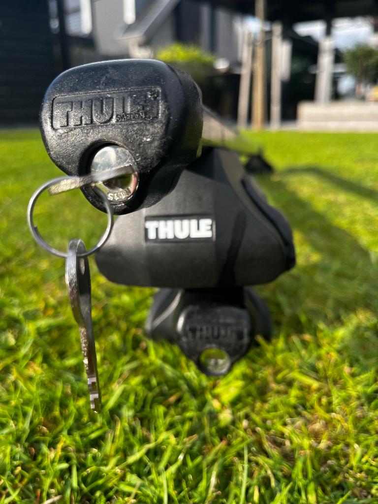 Thule dakdragers voor auto’s met open dakrails, Ophalen, Gebruikt