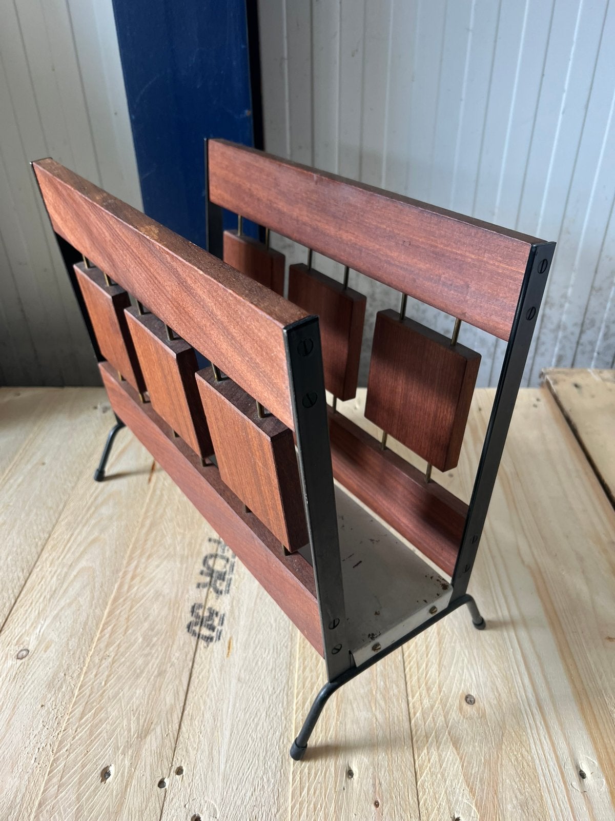 Brovorm Haarlem Vintage Teak Houten Krantenbak Tijdschriften, Huis en Inrichting, Woonaccessoires | Krantenbakken en Lectuurbakken
