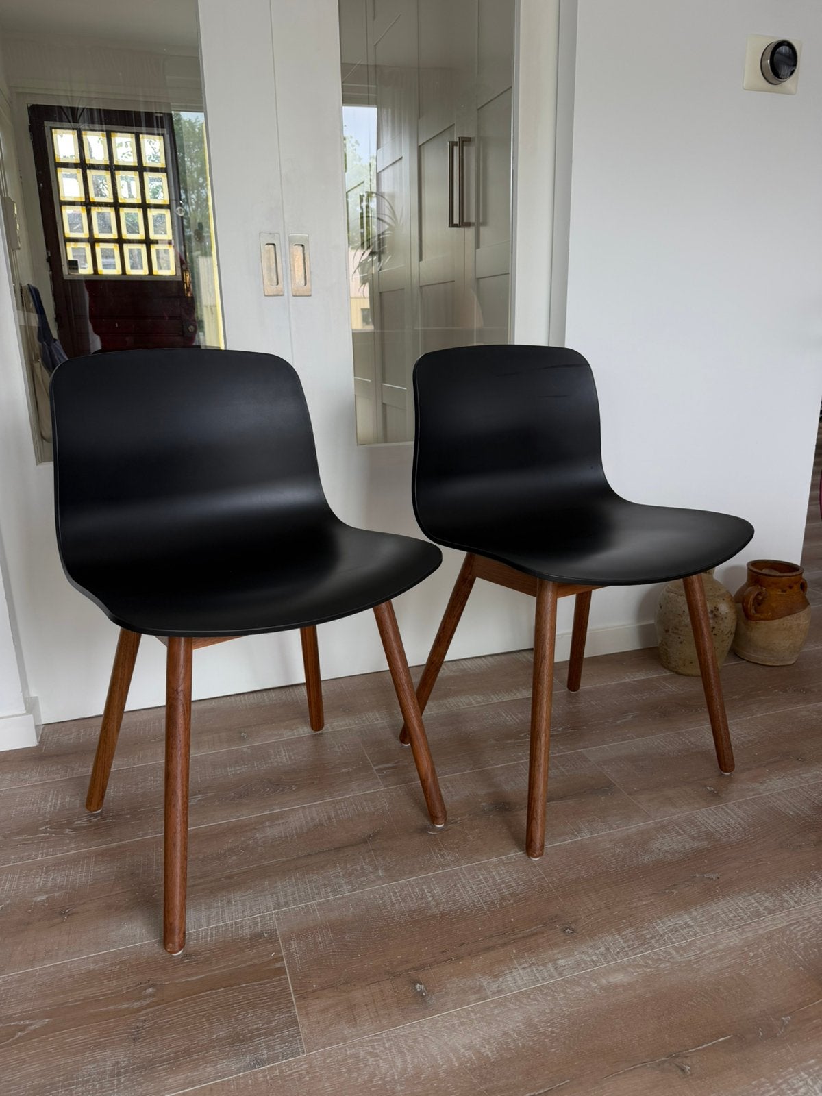 2x originele HAY About A Chair AAC12 – zwart / walnoot, Ophalen of Verzenden, Zo goed als nieuw, Zwart