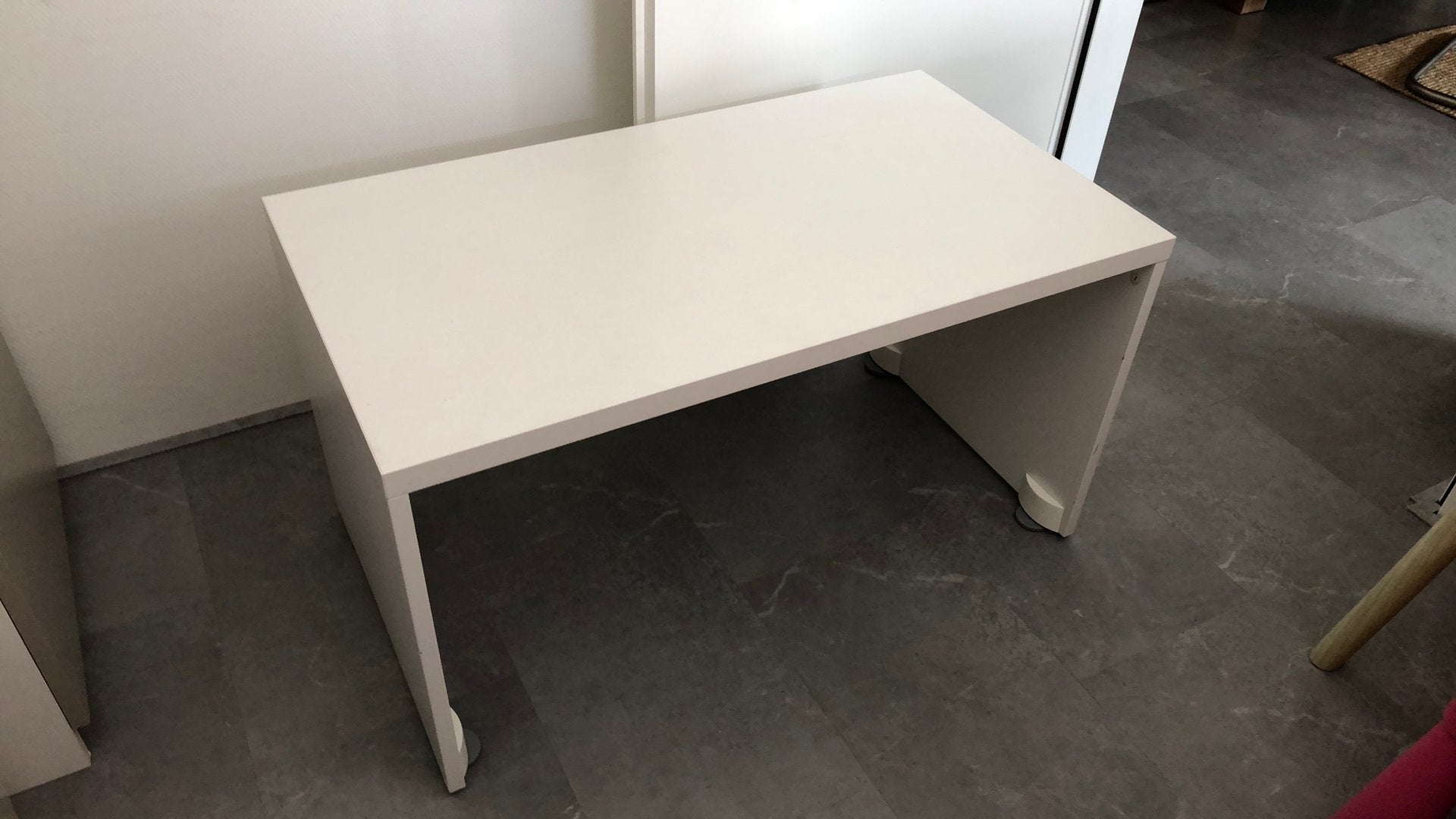 Ikea bureautje 90cm breed / 49cm diep / 49cm hoog, Ophalen, Zo goed als nieuw