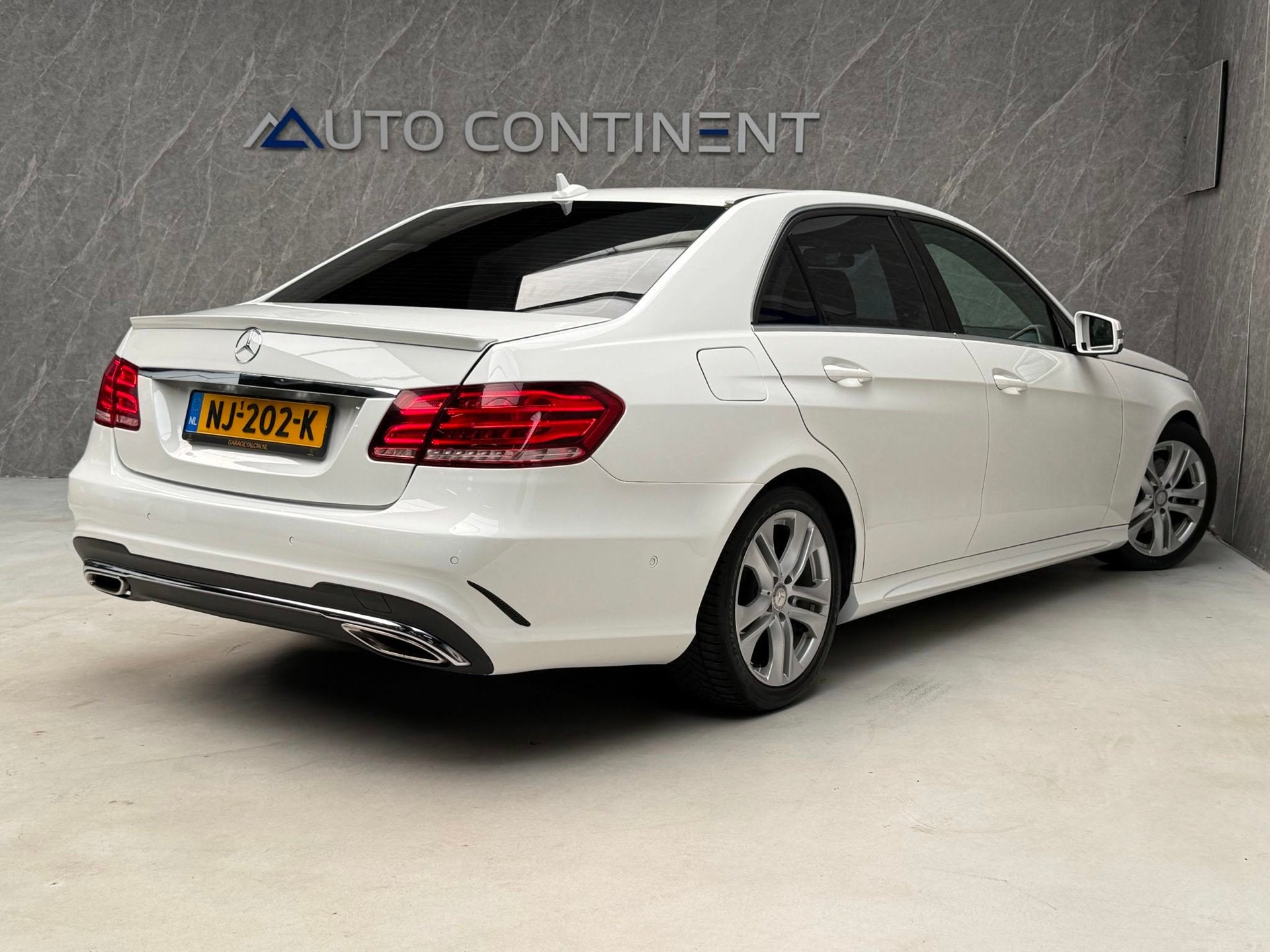 Mercedes-Benz E-klasse 250 Ambition Avantgarde 211 PK, Auto's, Mercedes-Benz, Automaat, 1998 cc, Achterwielaandrijving, Gebruikt
