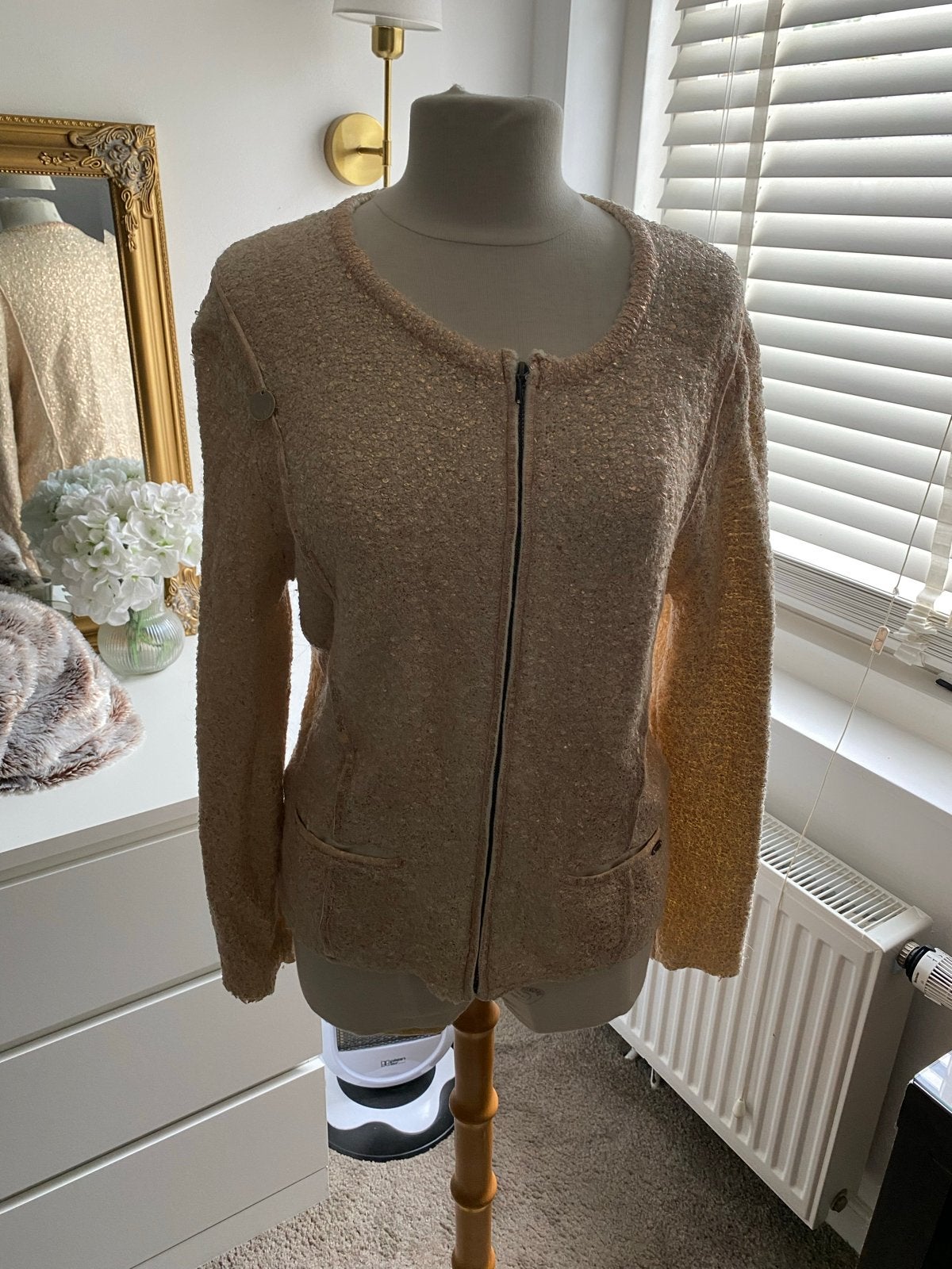 Guess prachtig vest met rits in zeer goede staat - Maat L, Ophalen of Verzenden, Zo goed als nieuw, Maat 42/44 (L), Beige