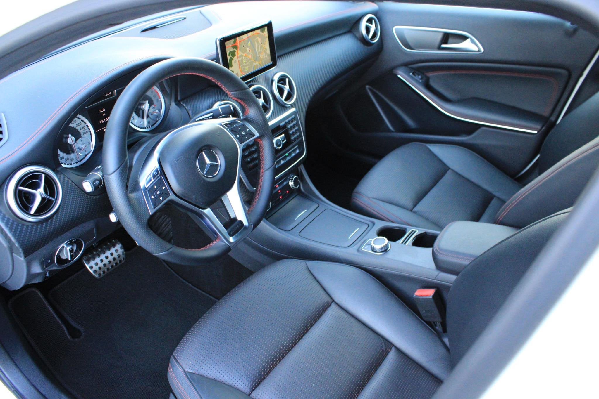 Mercedes-Benz A-Klasse 200 Prestige Camera | HarmanKardon |, Auto's, Dealer onderhouden, Gebruikt, Wit, Bedrijf