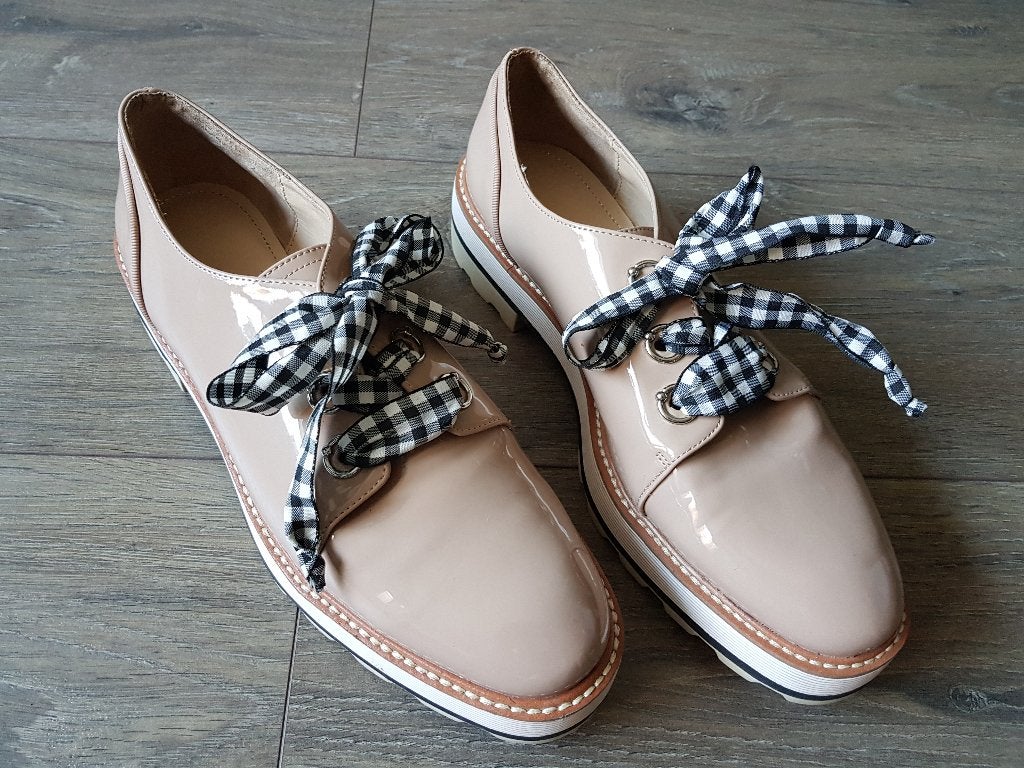 Schoenen / veterschoenen / lakschoenen dames - mt. 40 - Zara, Schoenen met lage hakken, Beige, Ophalen of Verzenden, Zo goed als nieuw