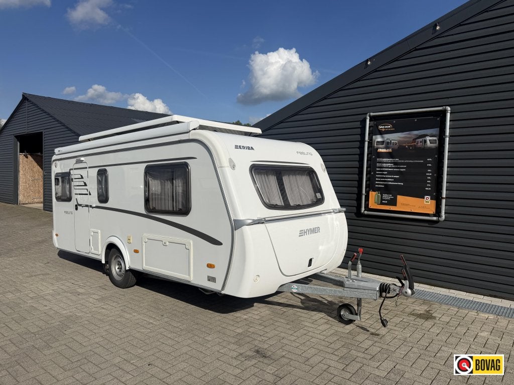 Eriba Feeling 470 enkele bedden|mover|Luifel