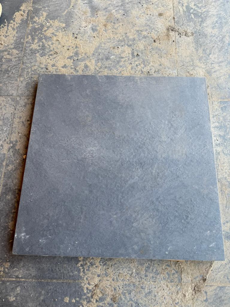 Lava Slate tegel 80x80x4 cm 1 stuk ongebruikt overgebleven, Ophalen, 60 cm of meer, Zo goed als nieuw, Minder dan 5 m²