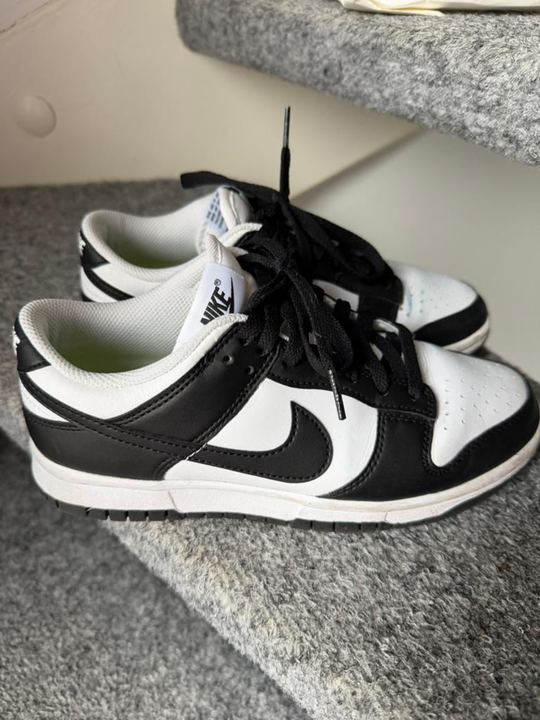 Nike Dunk Low Zwart Wit Panda Sneakers maat 37,5, Kleding | Dames, Schoenen, Ophalen of Verzenden, Zo goed als nieuw, Zwart, Sneakers of Gympen