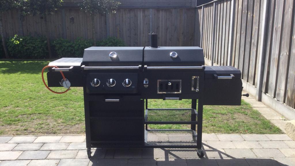 Te koop Gas-houtskool en rook BBQ, Ophalen, Gebruikt