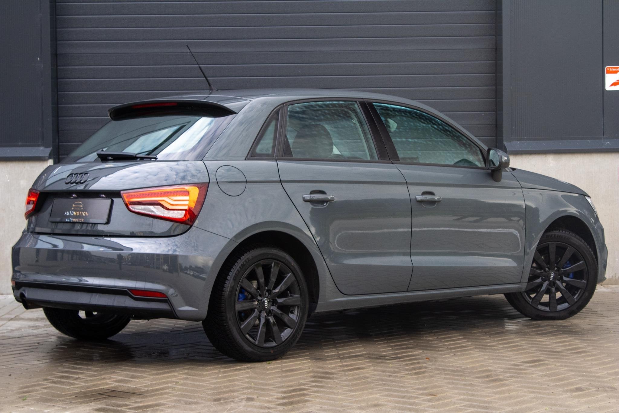 Audi A1 Sportback 1.0 TFSI Led Stoelverwarming Parkeerhulp B, Auto's, Dealer onderhouden, Stof, Met garantie (alle), Bedrijf